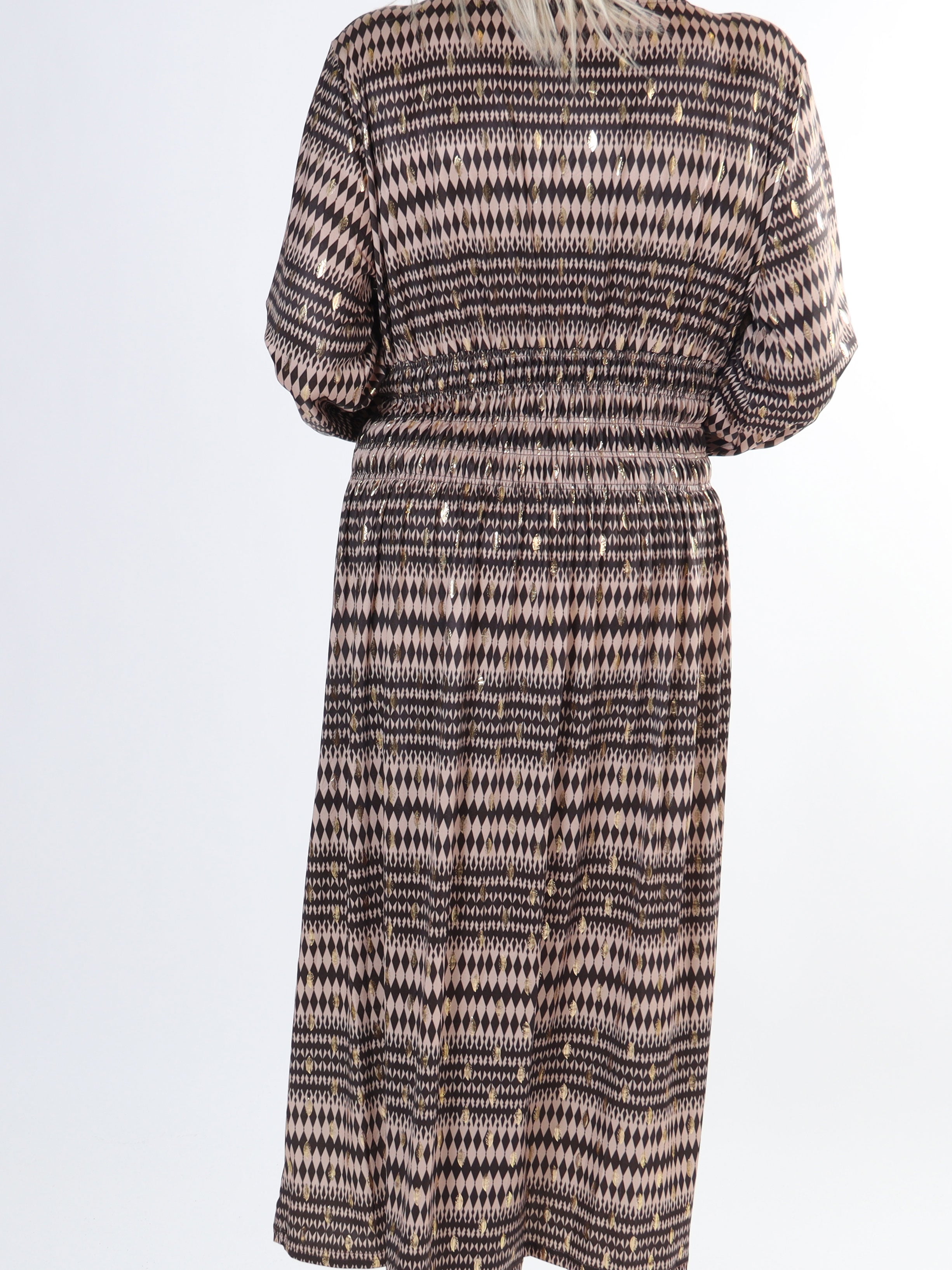 Pams Stripe Midi L/S - Plus size mønstret kjole med gulddetaljer